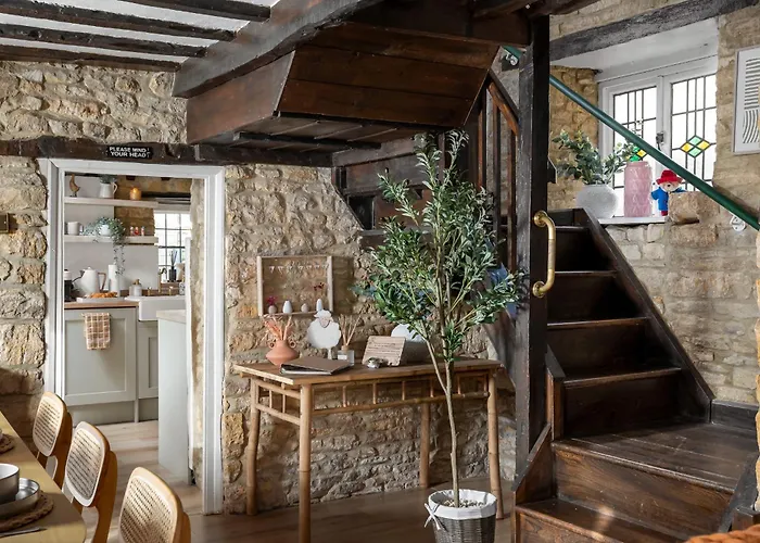 Bourton Scandi Chic Authentic Cottage