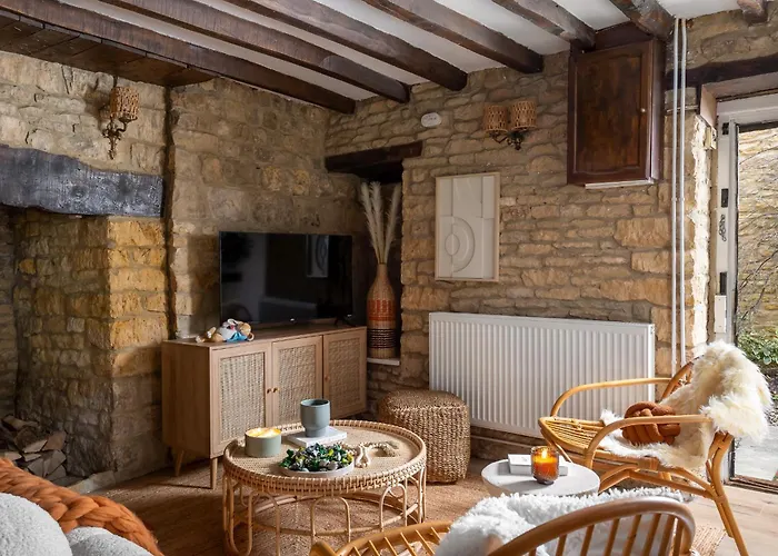 Bourton Scandi Chic Authentic Cottage
