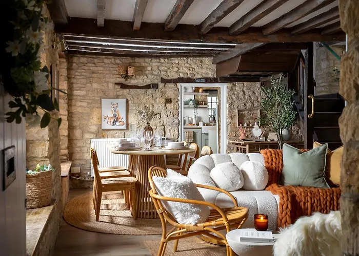 Bourton Scandi Chic Authentic Cottage